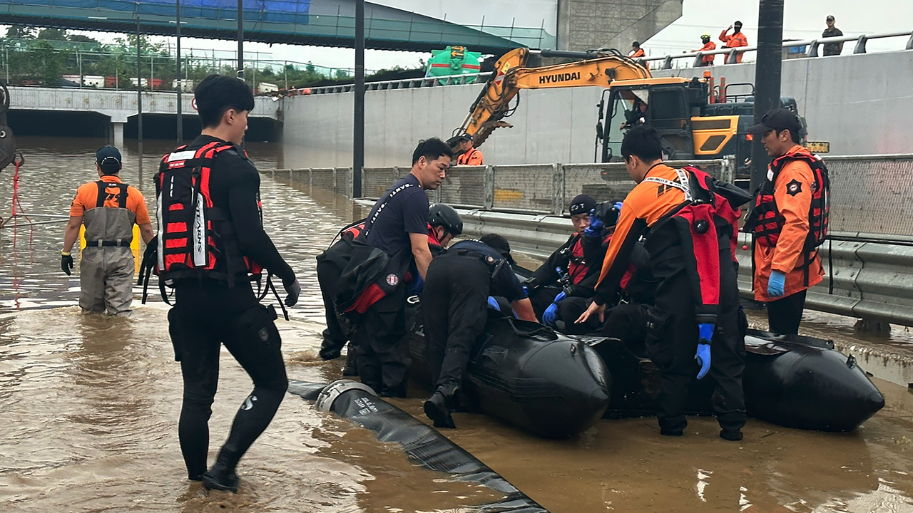 17 са загинали след проливни дъждове в Южна Корея, причинили свлачища и наводнения
