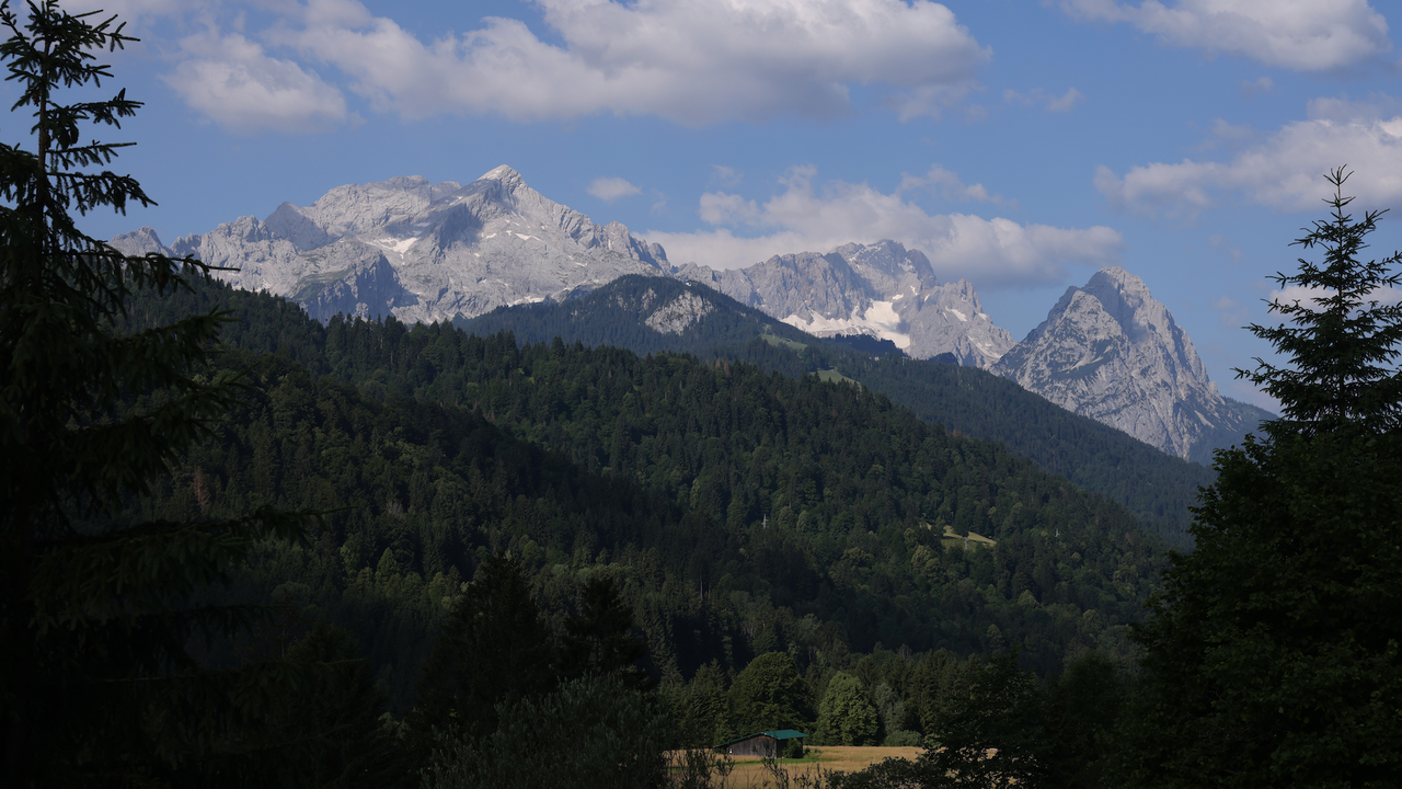 61-годишен мъж загина при инцидент на най-високия връх в Германия