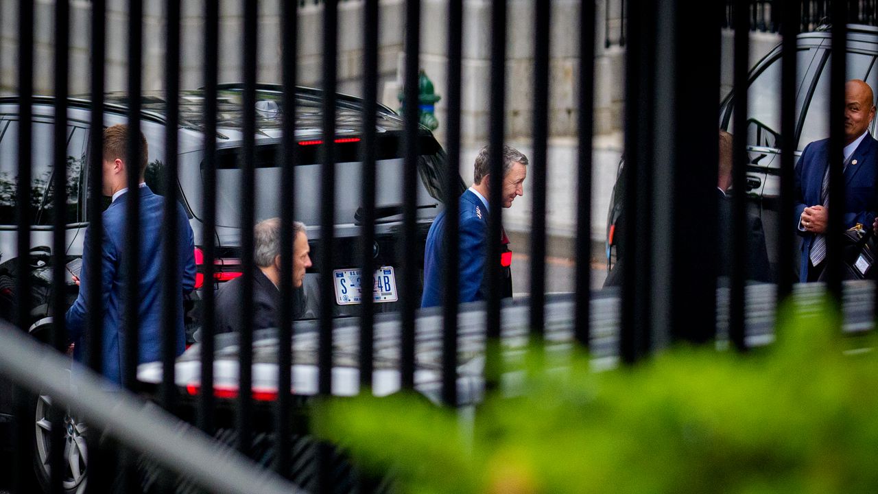 Малка група от висши военни лидери продължава дискусиите във Вашингтон