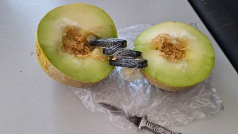 Три мобилни телефона в пъпеш, 8 – в печка и