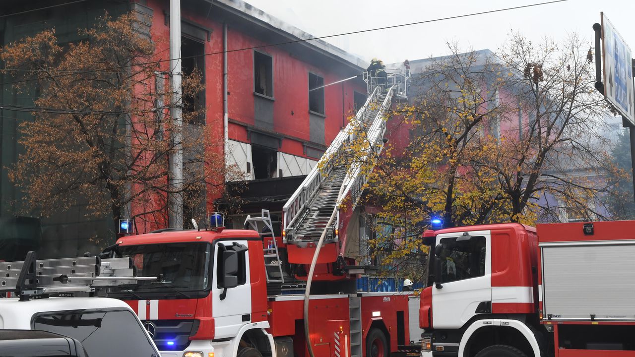 Пожар е избухнал в бившето кино Възраждане в центъра на