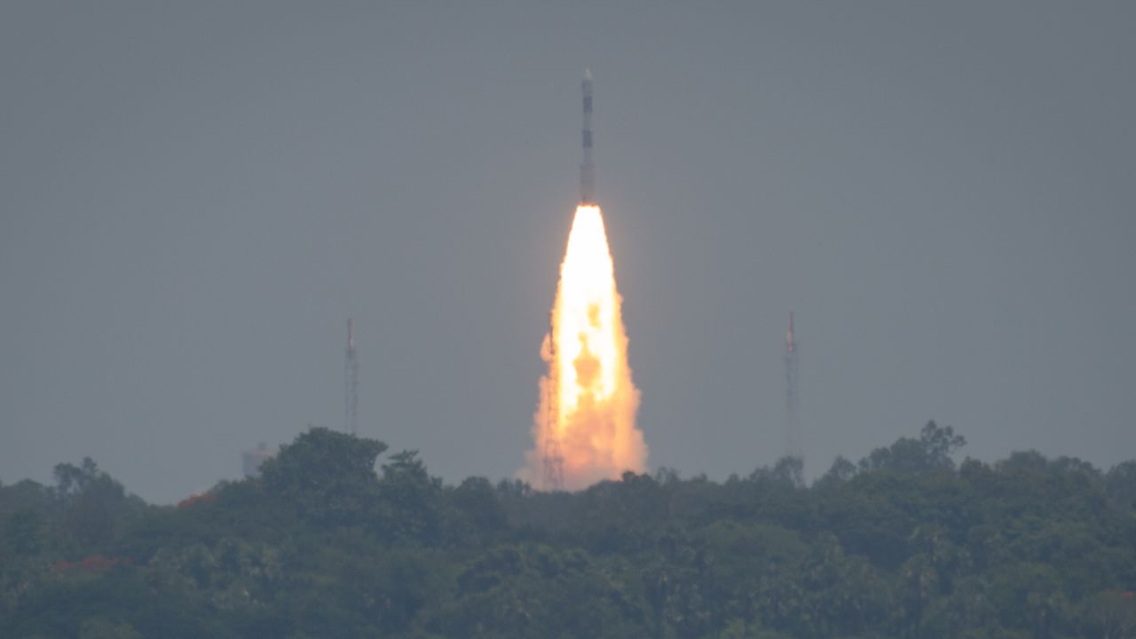 От момента на затваряне на космическия кораб до изстрелването не