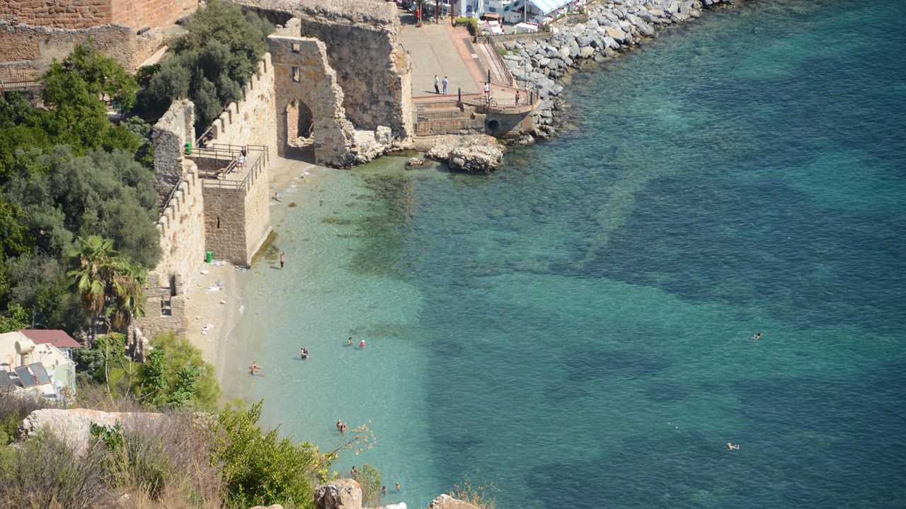 Водата близо до турските курорти става опасна, а учени предупреждават