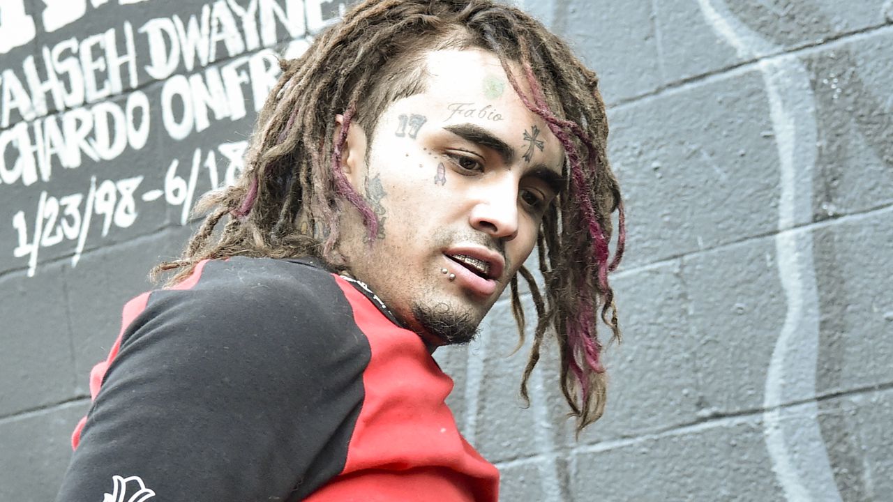 Американският рапър Lil Pump на косъм от смъртта, сподели снимки на изпотрошения си автомобил