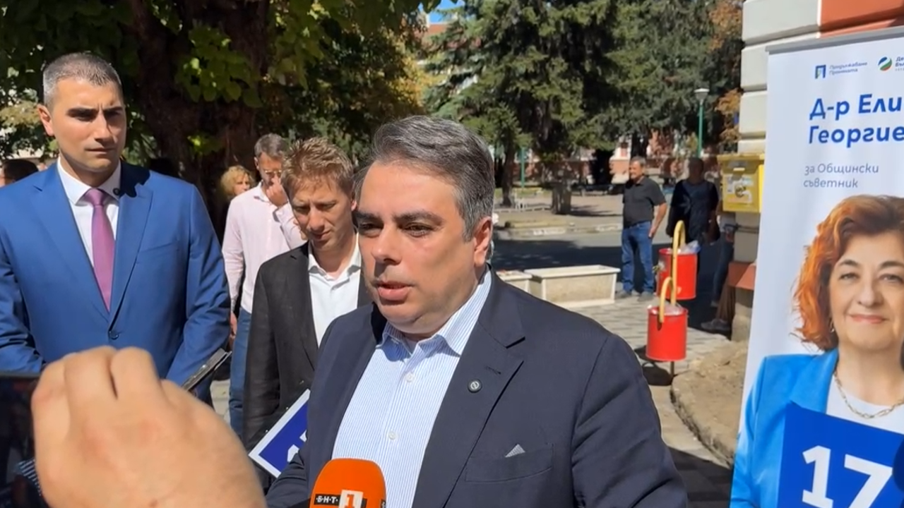 Не смятам да влизам като арбитър между Пеевски и Борисов.