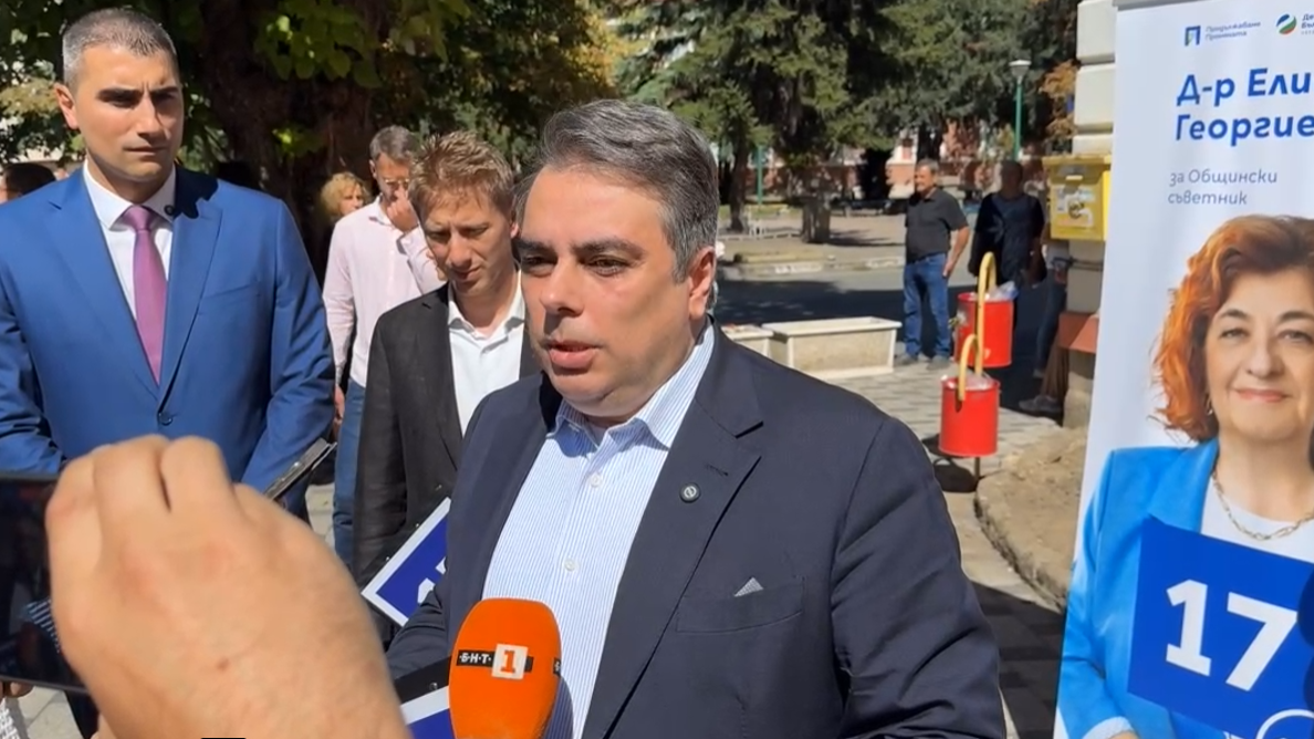 Асен Василев: Не смятам да ставам арбитър между Пеевски и Борисов