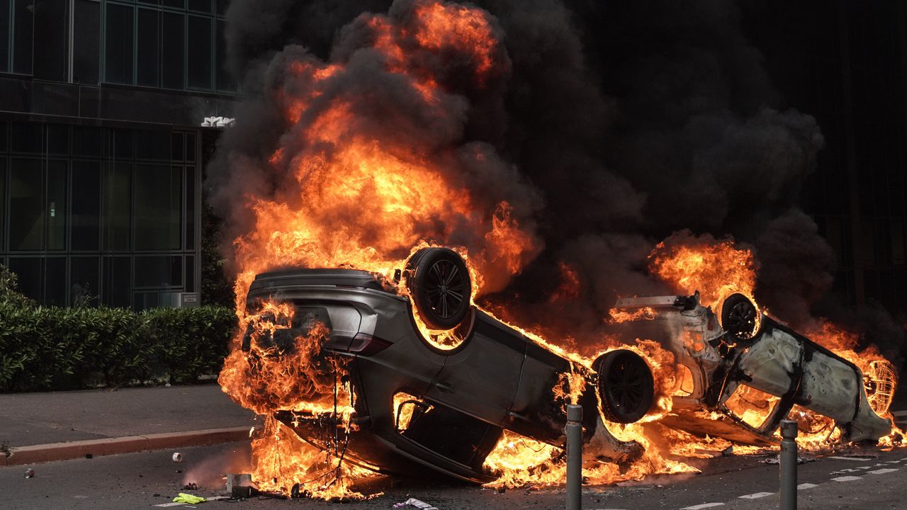 Кола се запали на пътя  Гара Костандово – Велинград