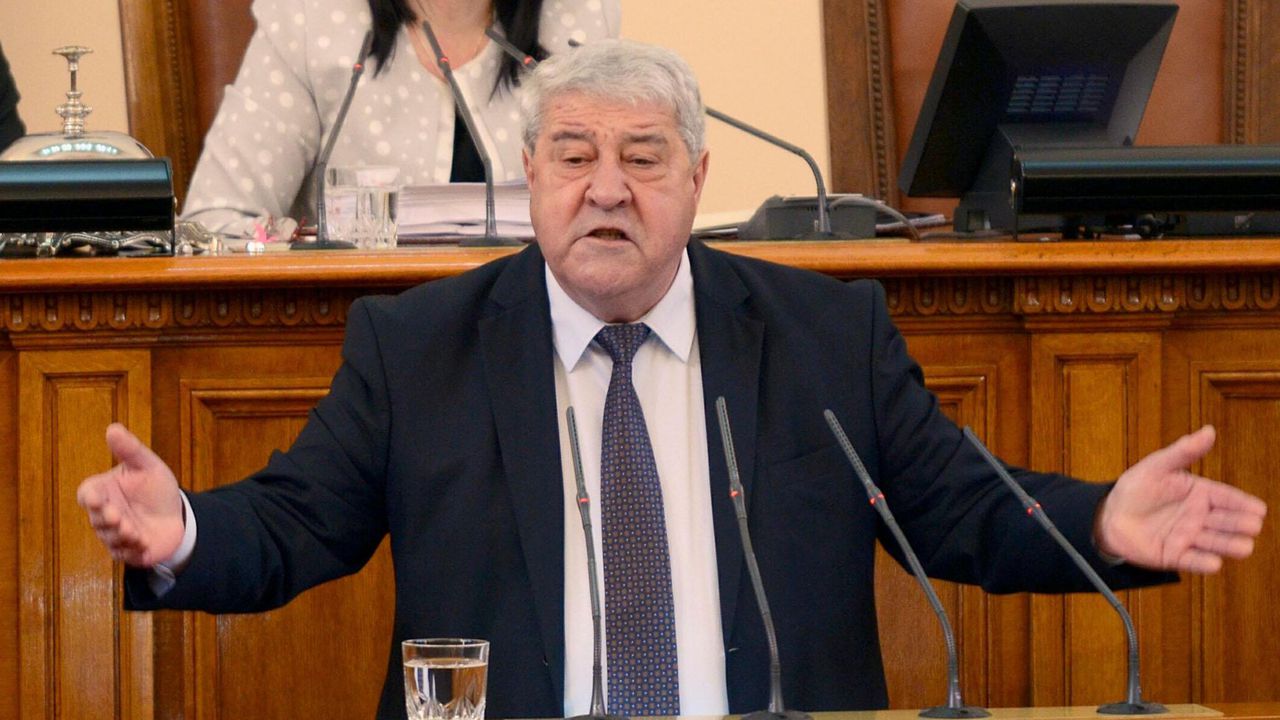 Спас Гърневски за петия вот на недоверие: Три месеца преди влизането ни в еврозоната не можем да бъдем на нивото на своя народ