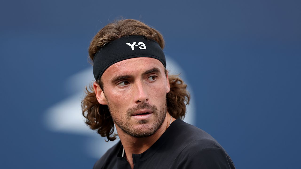 Тенисистът Стефанос Циципас е с отнета шофьорска книжка за една