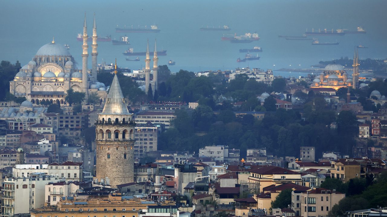 Над 600 руски туристи останаха блокирани на борда на круизен