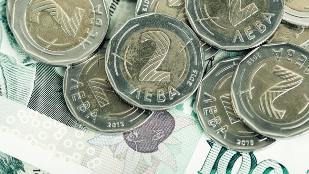 Основното им искане е за 20 процентно увеличение на заплатите.14