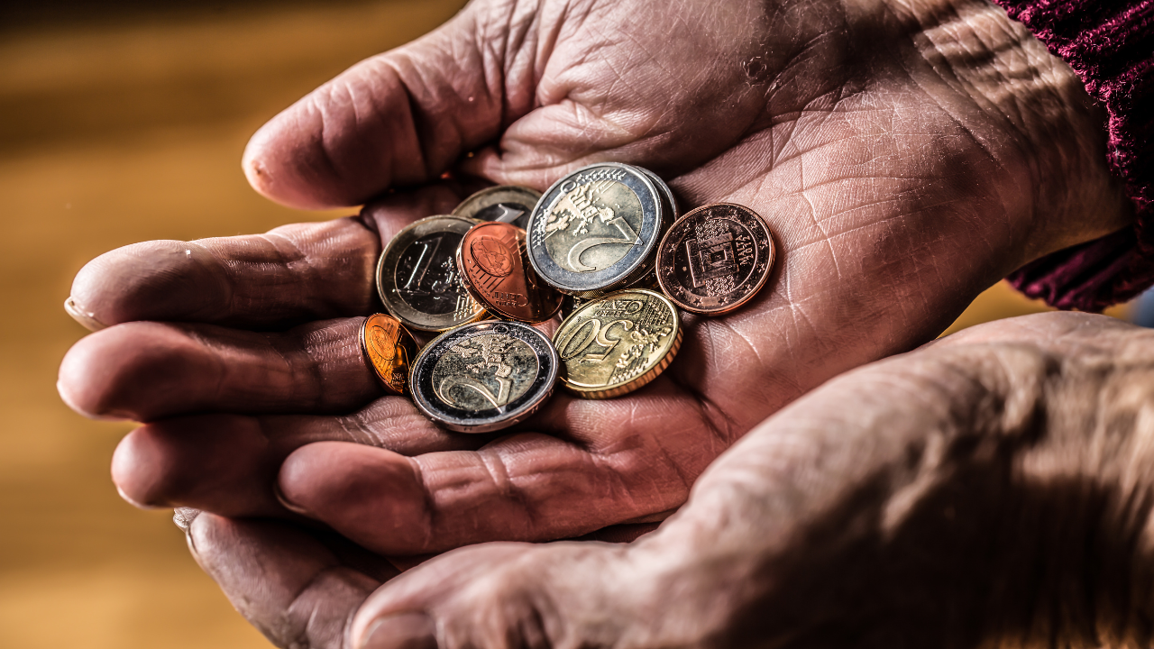 Раздаването на първите пенсии в евро премина без проблеми. Няма сигнали