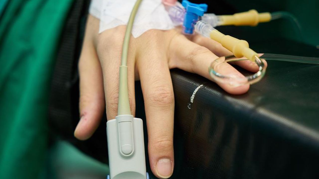 Хора от цялата страна се свързват с близките и искат