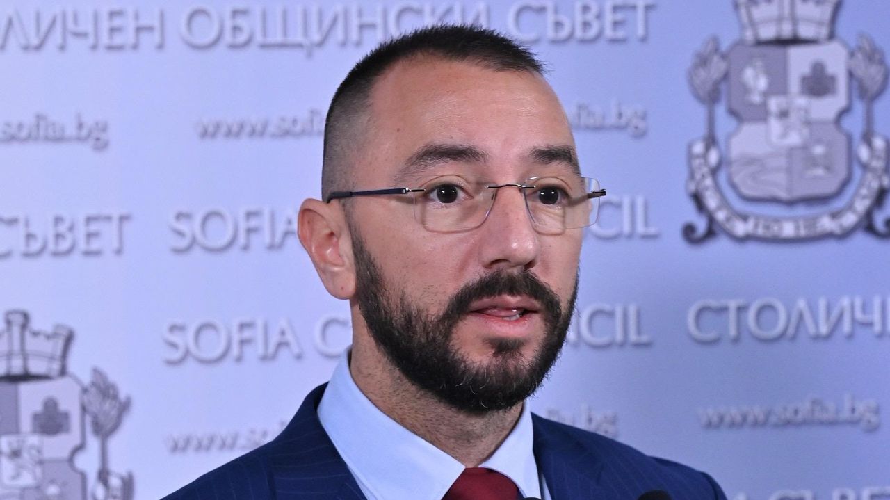 За забавяне на строителство на детска градина, злоупотреба с пари и съмнителни практики при общински жилища съобщиха общинари от ГЕРБ-СДС