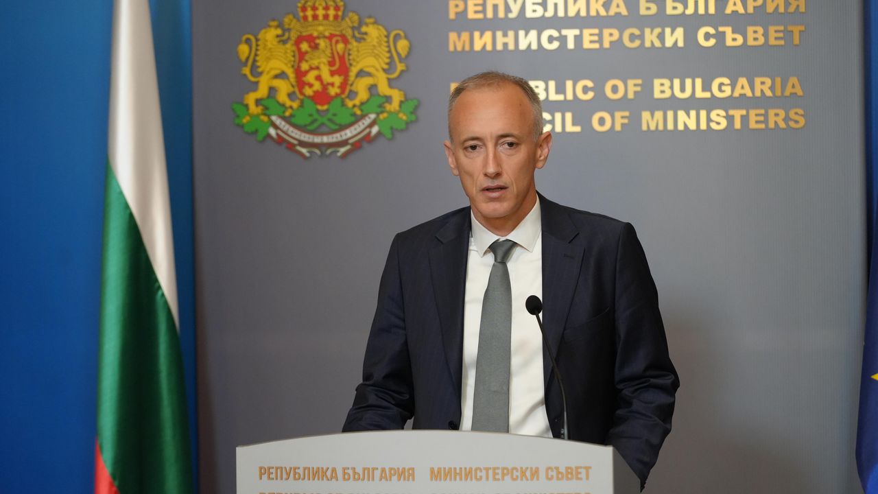Красимир Вълчев: Около 2000 зрелостници днес не са се явили на матурата по БЕЛ