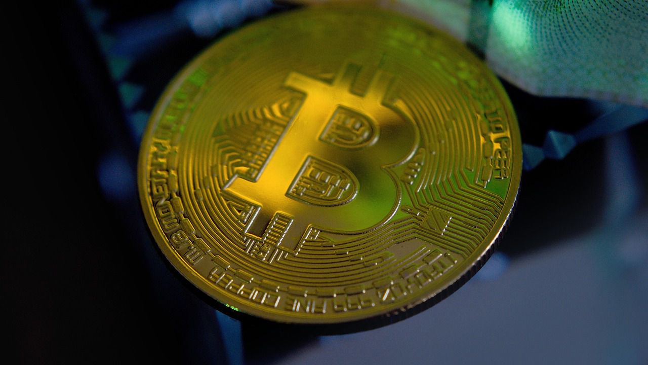 Цената на биткойна достигна рекордно високо равнище от почти 110 000 долара