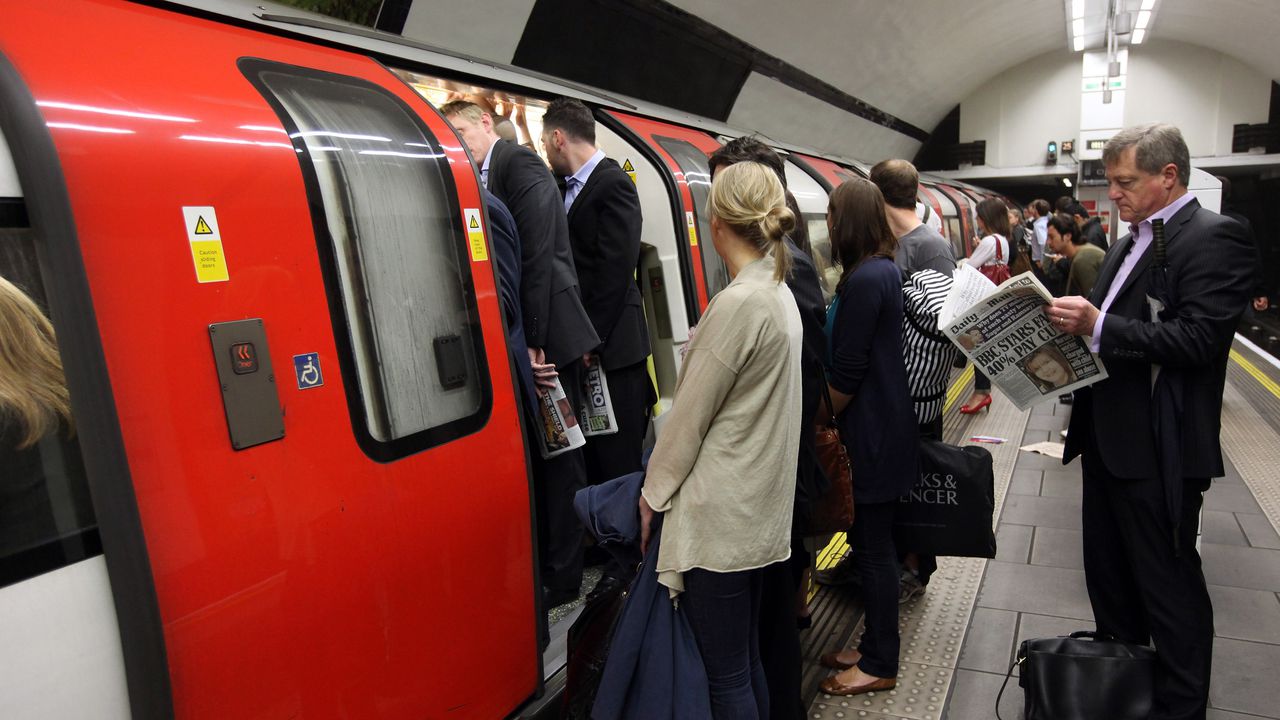 Служители на метрото в Лондон ще проведат поредица от стачки