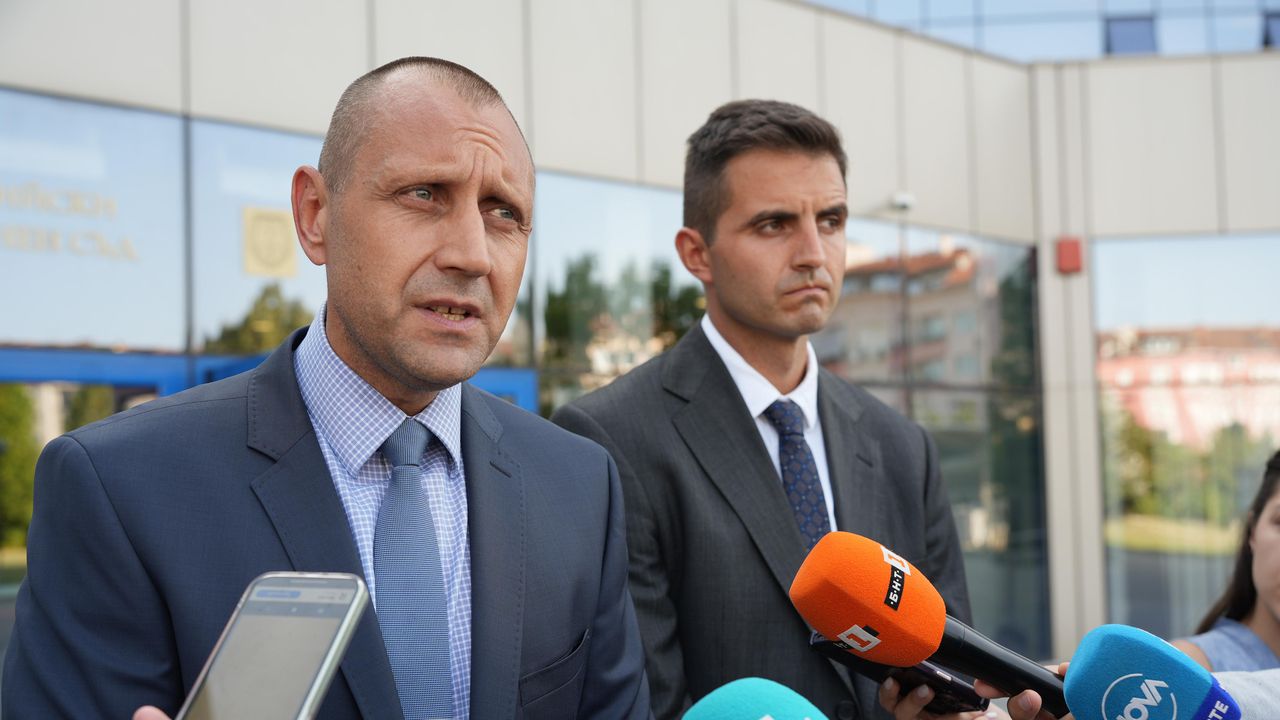 Шофьорът, който си спретна гонка с полицията и се вряза в детска площадка, искал да запали жена преди това