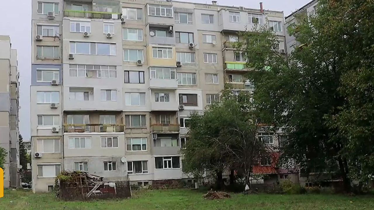 Хората подозират, че проблемът се дължи на пропукване в канализационната