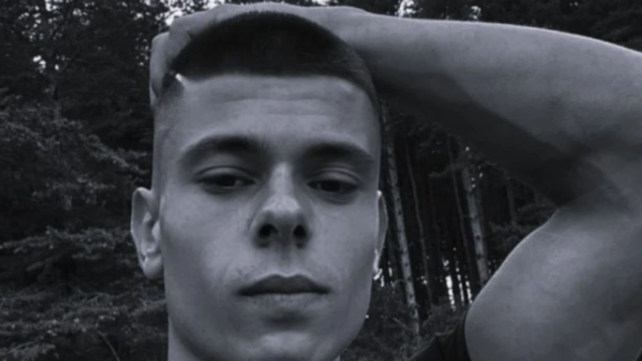 След удара, шофьорите и пътниците от двете коли са напуснали