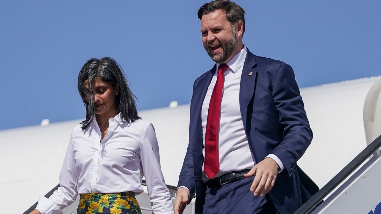 Предстои той да проведе срещи с министър-председателя Бенямин Нетаняху и