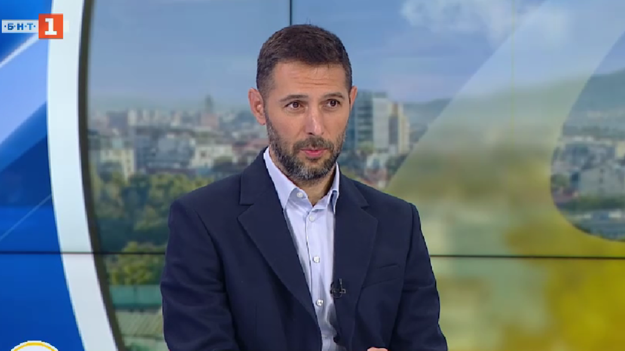 По думите му актуализираната цена за платено паркиране е ниска.