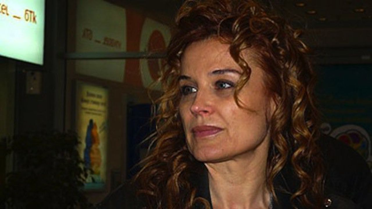 Аня Пенчева опъва бръчки със слуз от охлюви