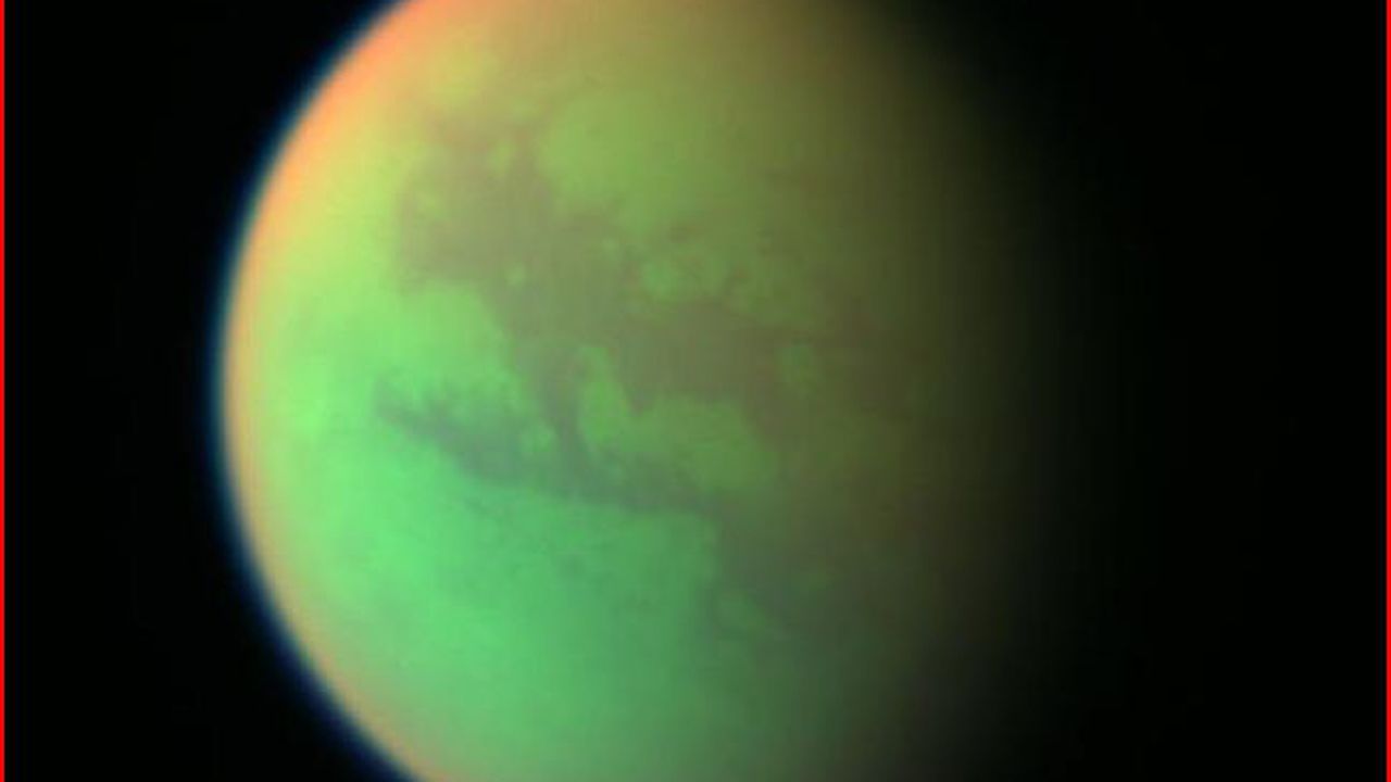 Спътниците Европа и Титан най - благоприятни за живот извън Земята