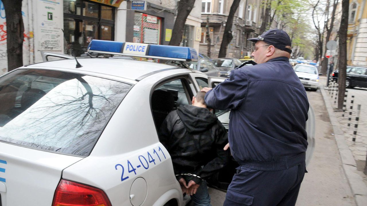Задържаха сериен обирджия на злато