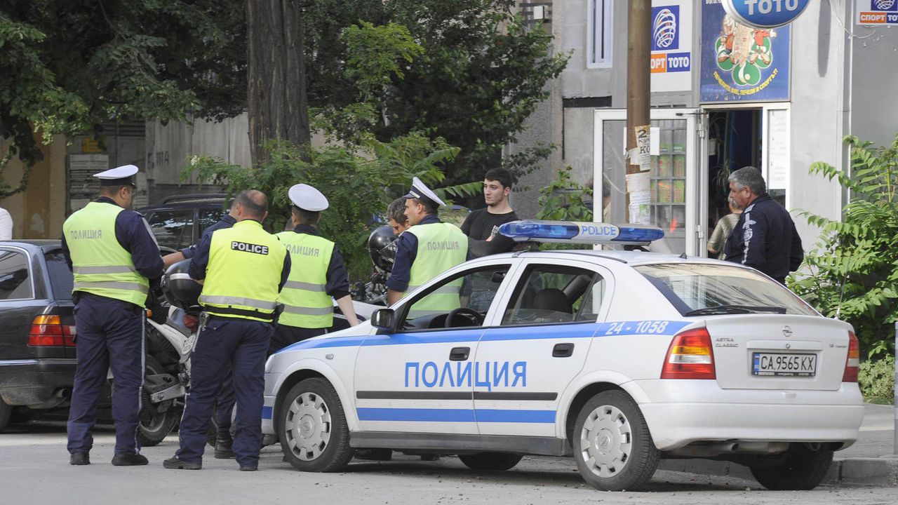 Деца ограбиха британец в село Белица