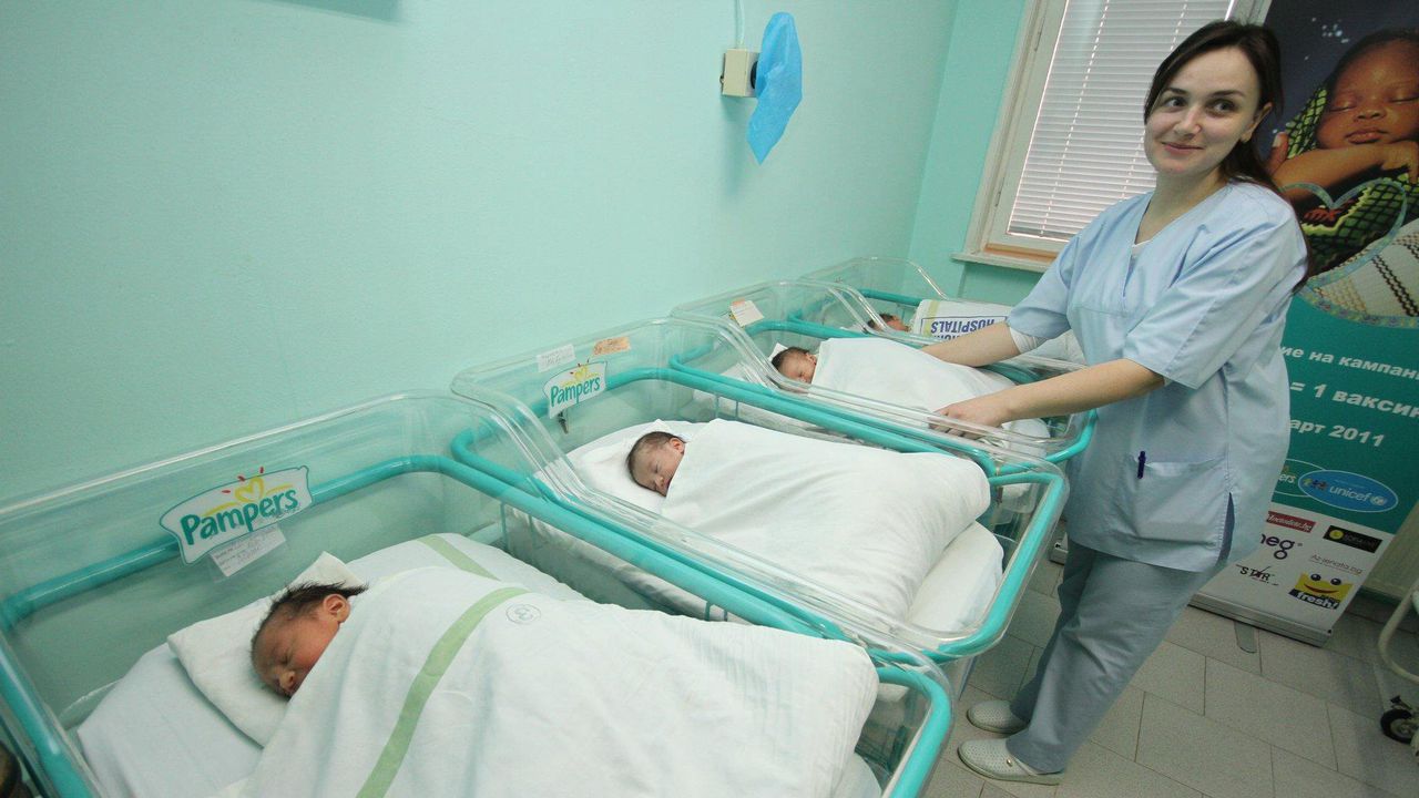 Британци спасиха живота на две наши бебета