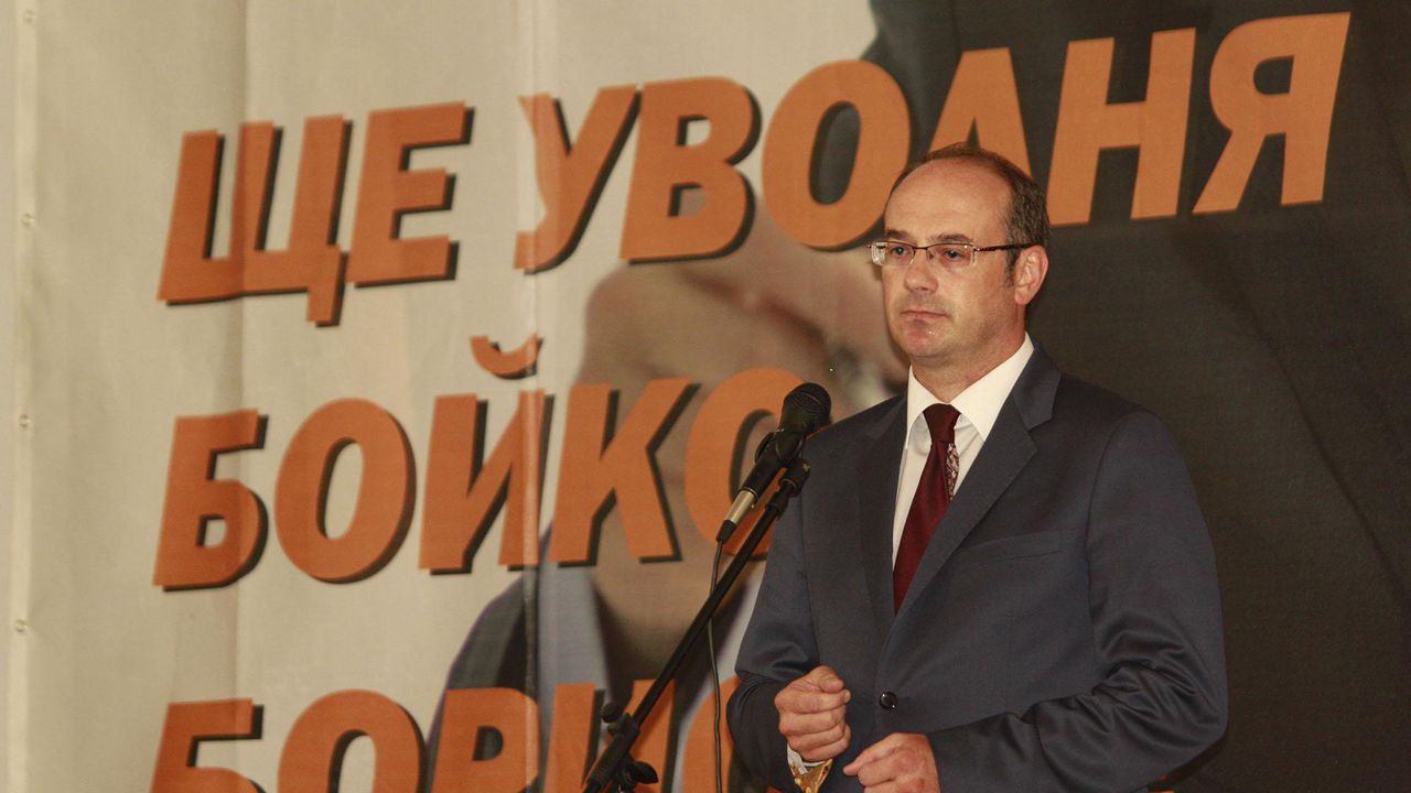 Нарязаха билбордовете "Ще уволня Бойко Борисов"