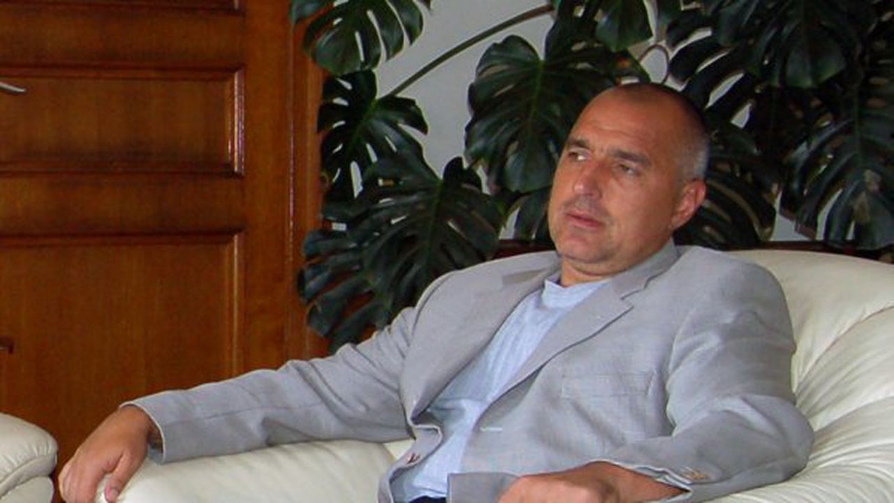 Премиерът забрани на Плевнелиев и Попова да гледат социологически проучвания