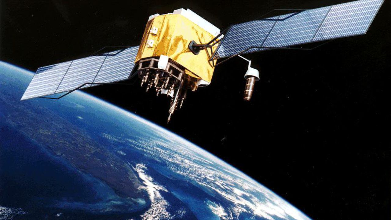 Сателит на НАСА лети към Земята