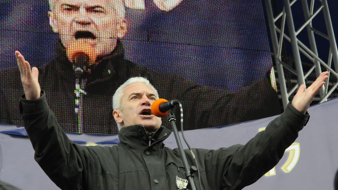 Цветан Цветанов прати Волен на дрегер