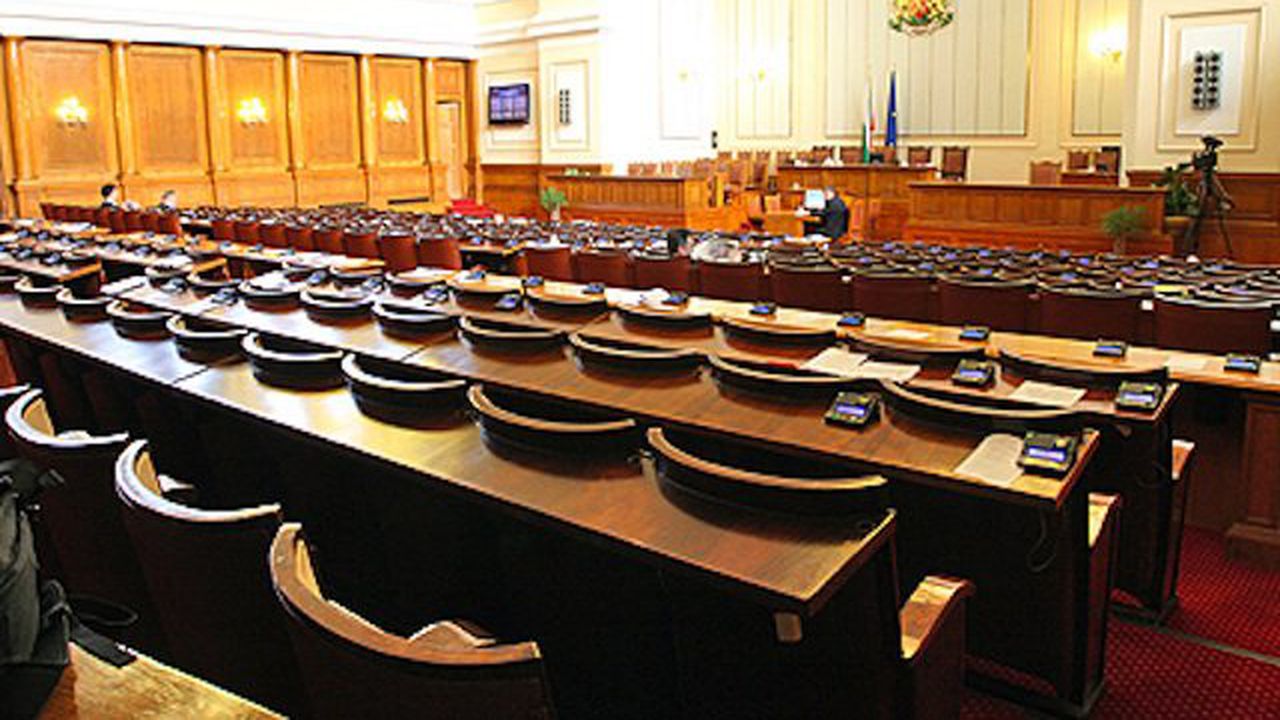 Мирослав Найденов и Дянков са отговаряли най - много на депутатите