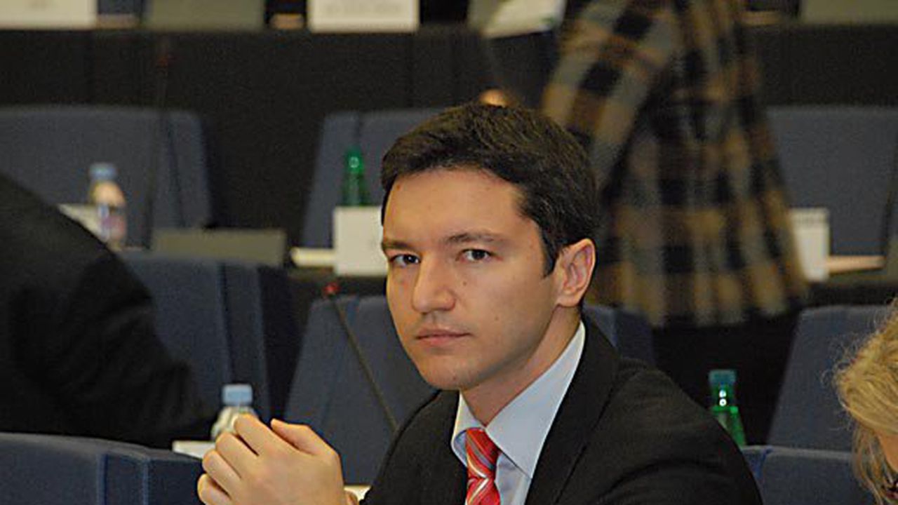 Вигенин: Крайно време е Бойко Борисов да спре да търпи Цветанов