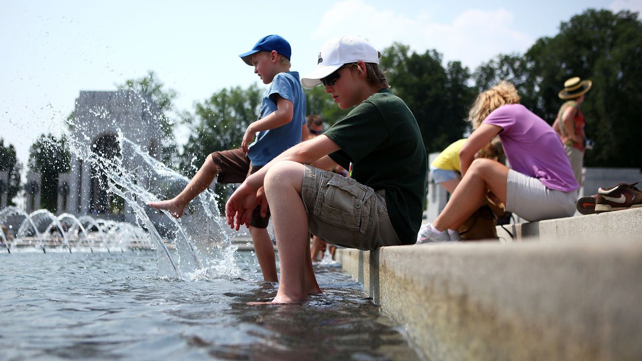 Студ и жеги до 36 градуса ни чакат през юни