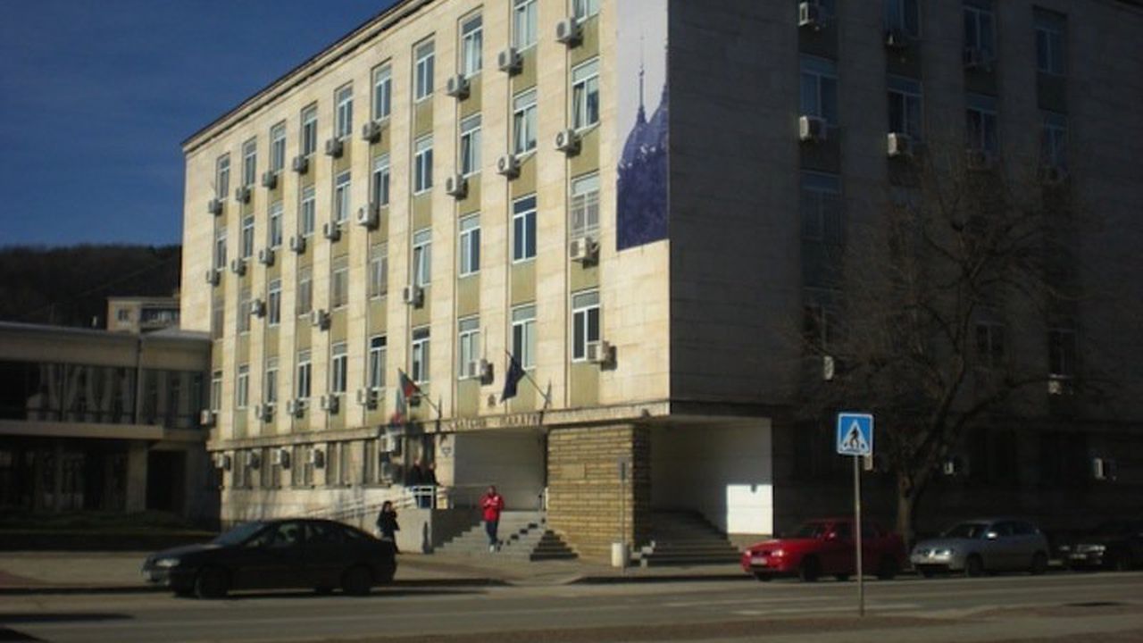 Осъдиха младеж, чийто адвокат се казва Тъпов