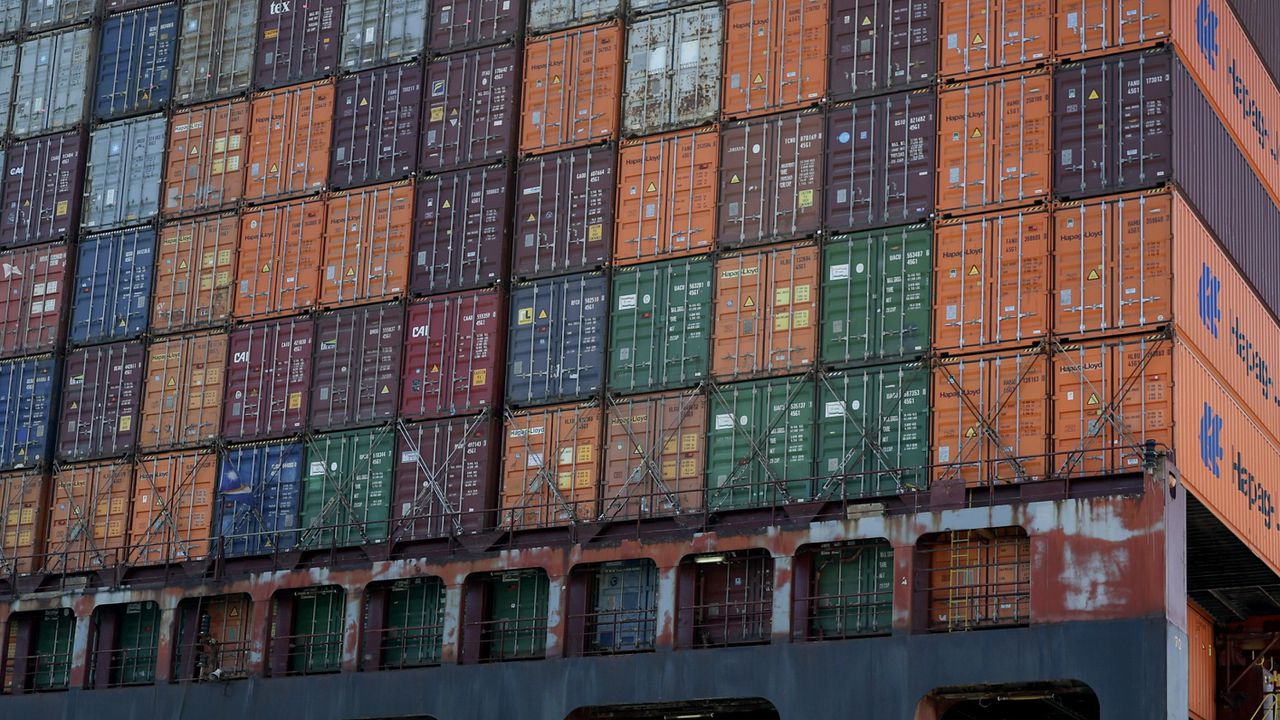 Китайският износ расте с повече от очакваното през септември, насочвайки се към нови пазари