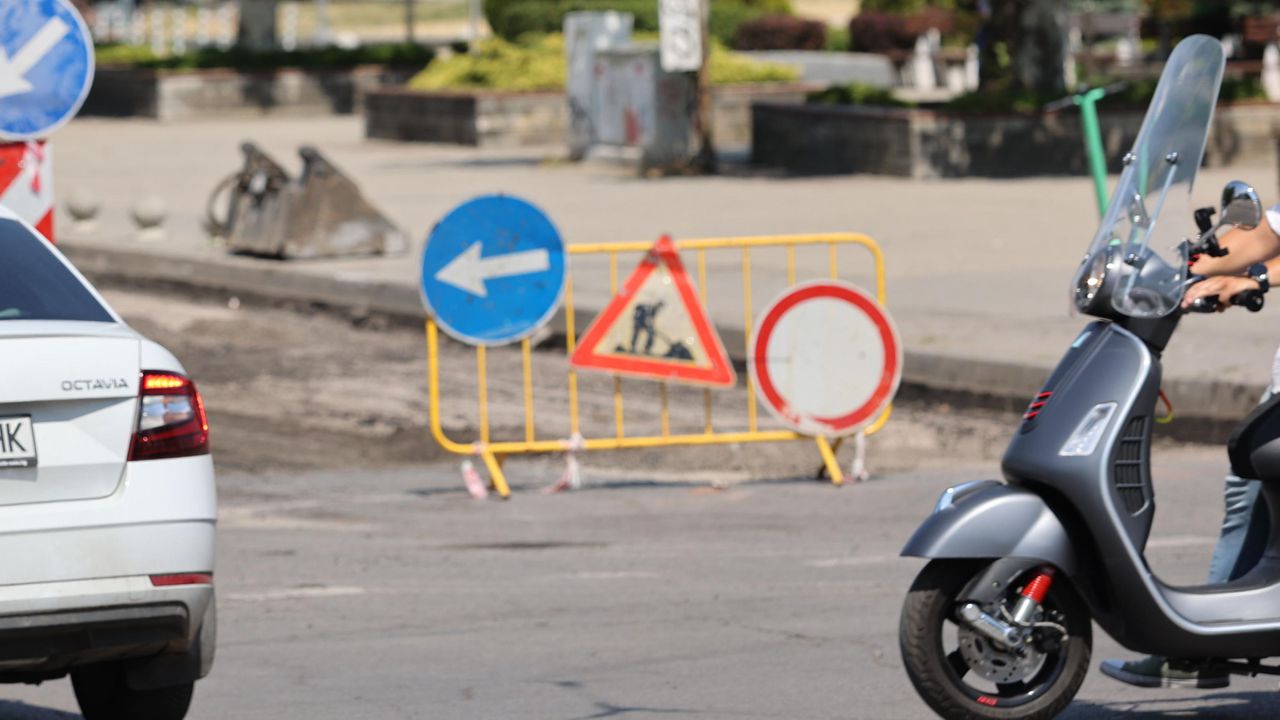 Ремонтът на бул. Васил Априлов“ спира движението по част от