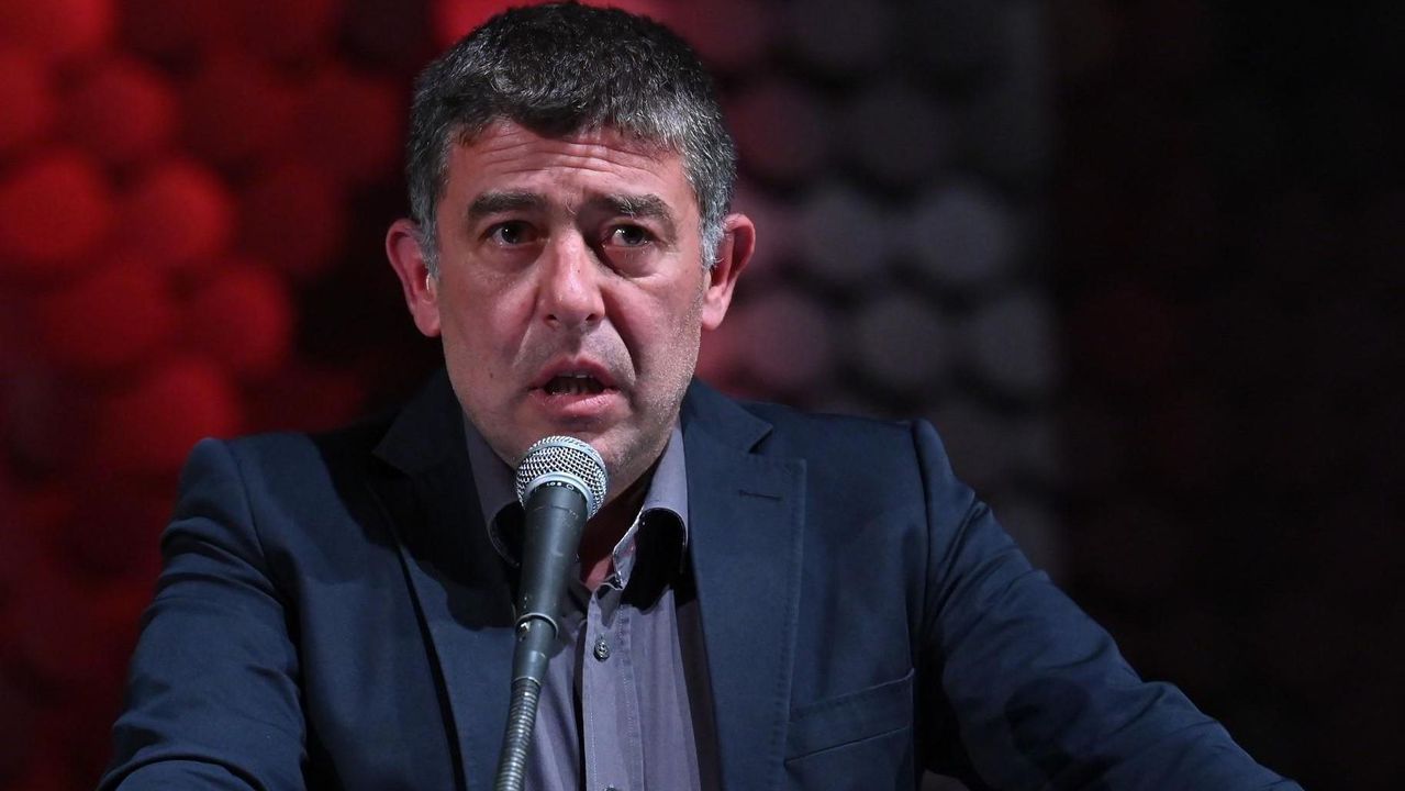 Сбогом приятелче...... това написа в личния си профил във Фейсбук