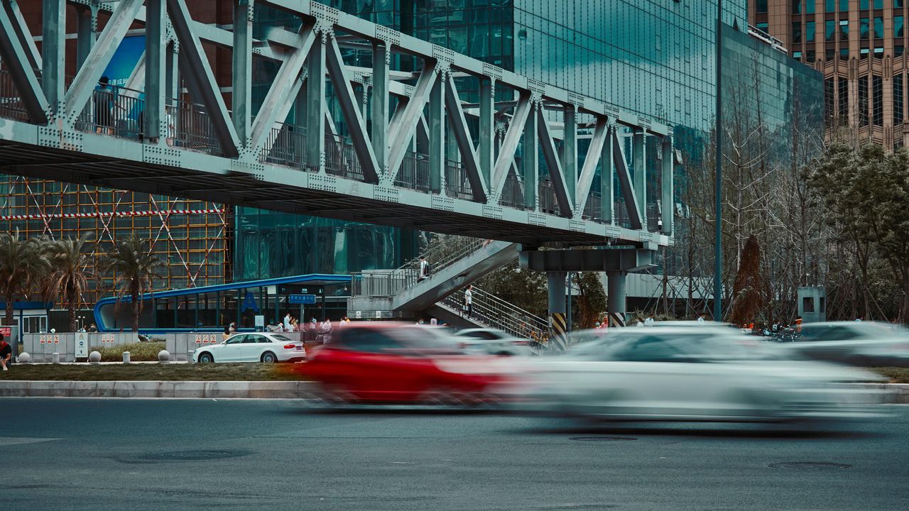 Рецепта за инцидент на пътя: Горещ асфалт в комбинация с висока скорост