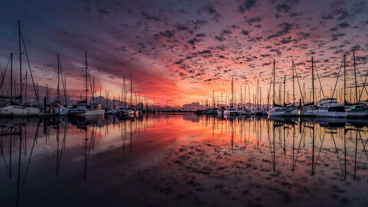 Яхта на българин изгоря на пристанище в Халкидики