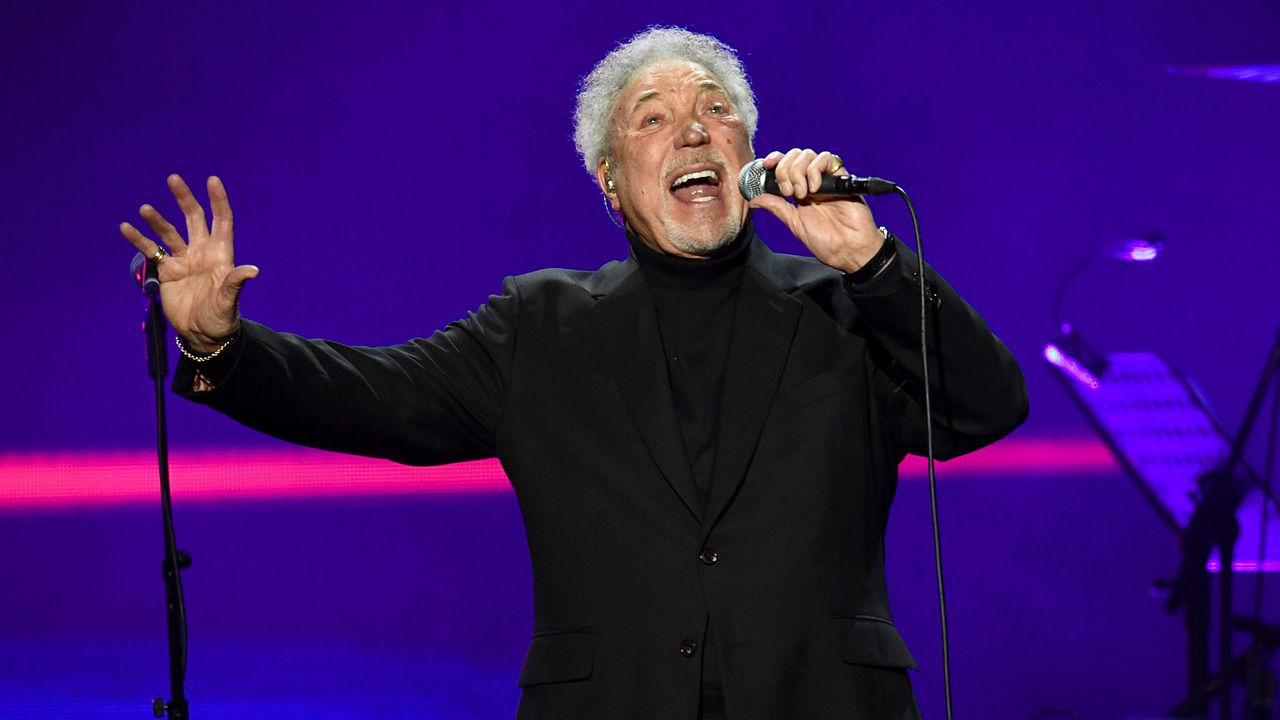 Уелският певец Том Джоунс е отменил концерт в Германия часове