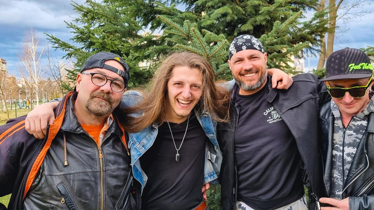 Толкова се радваме, че песента ни Моля Ви, Мадам!“ се