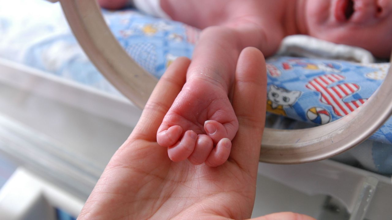 Лекари от три столични болници спасиха бременна с тежки усложнения от диабет