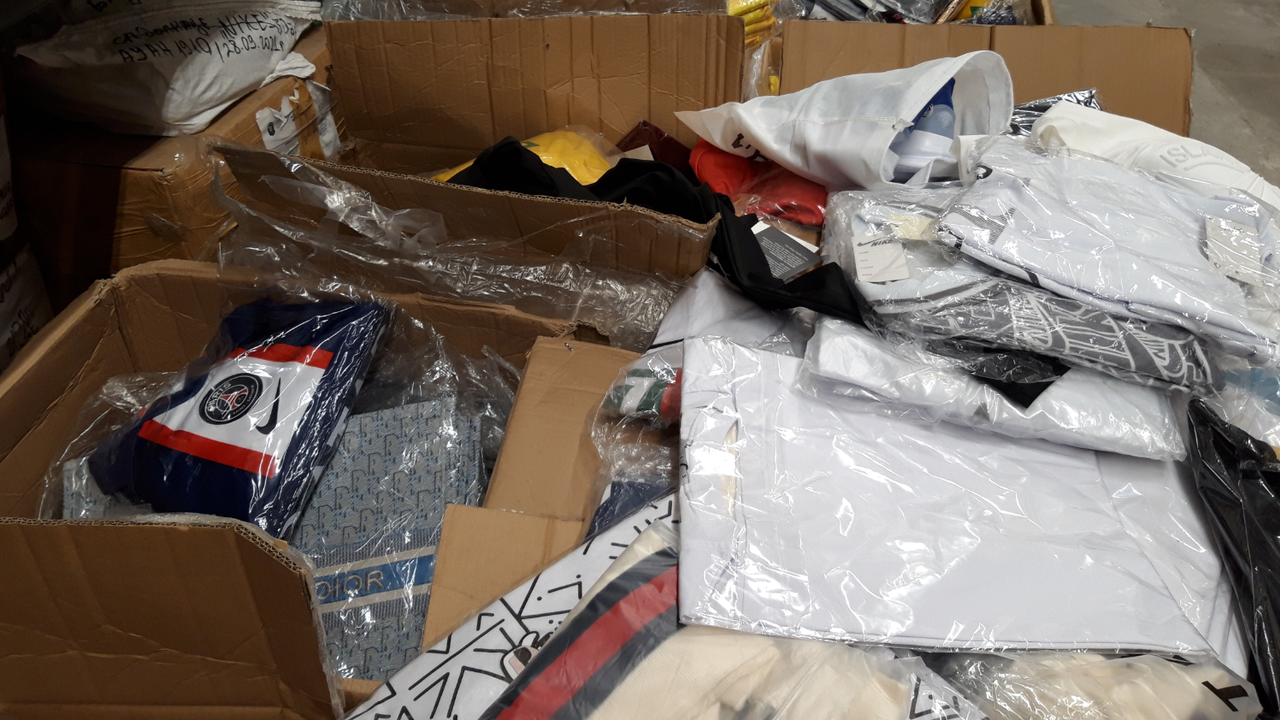 Митническите служители от Териториална дирекция Митница Русе и гранични полицаи