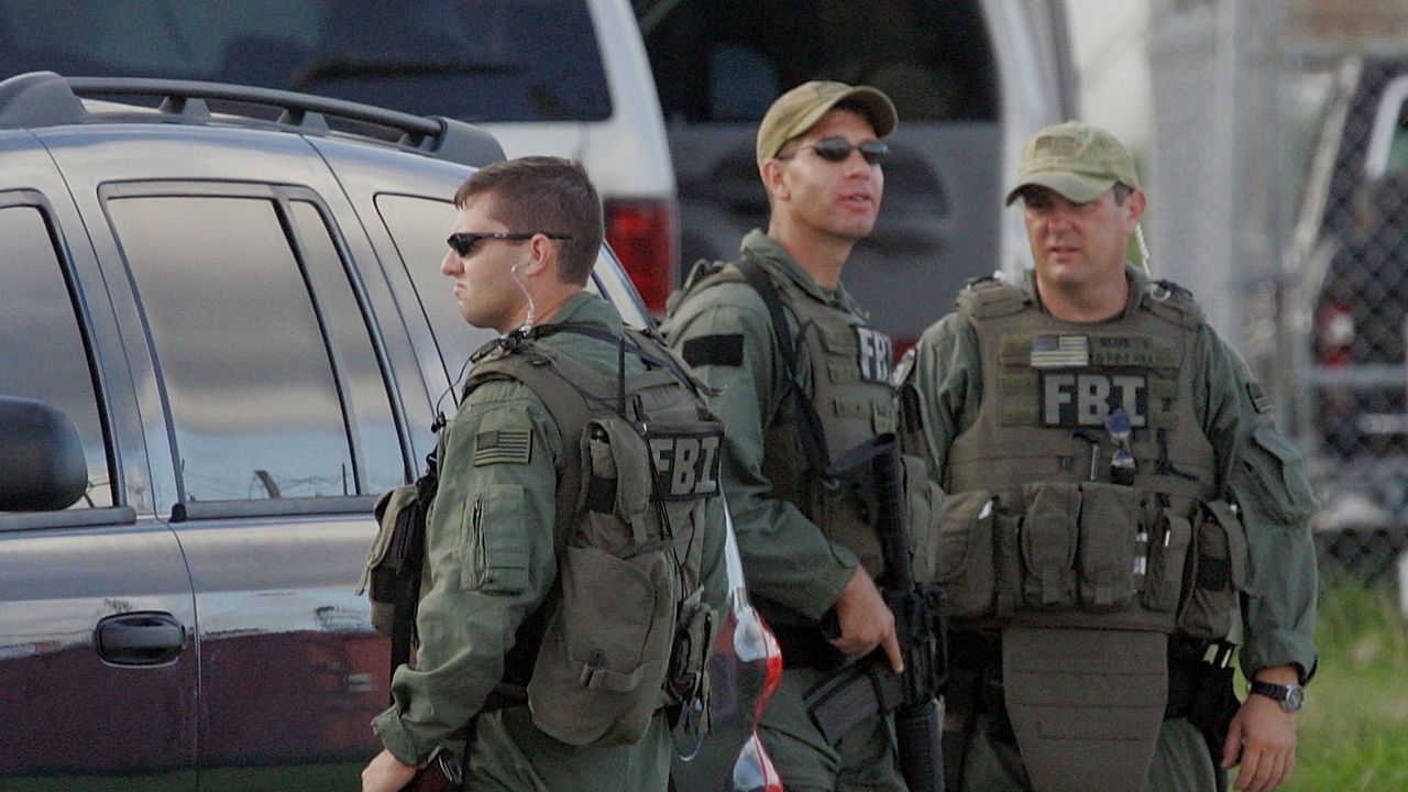 ФБР нахлу в дома на бивш съветник на Тръмп