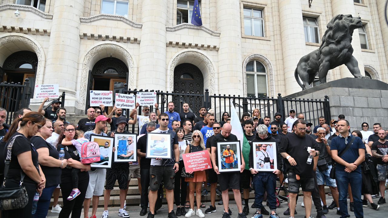 Протести в подкрепа на ранените от АТВ-то в "Слънчев бряг" в София, Бургас и Пловдив